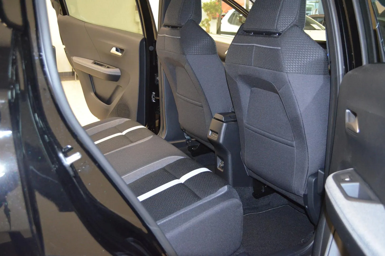 Opel Frontera SZF-287 carousel image