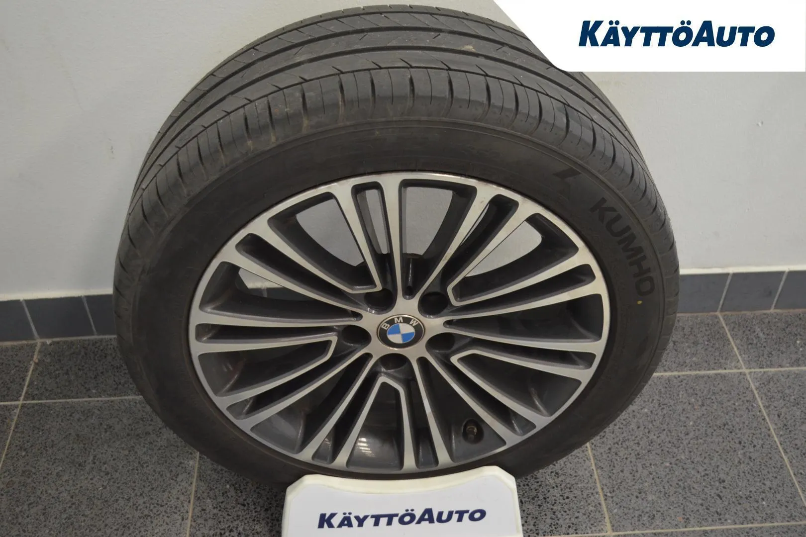 BMW 520 EOT-702 carousel image