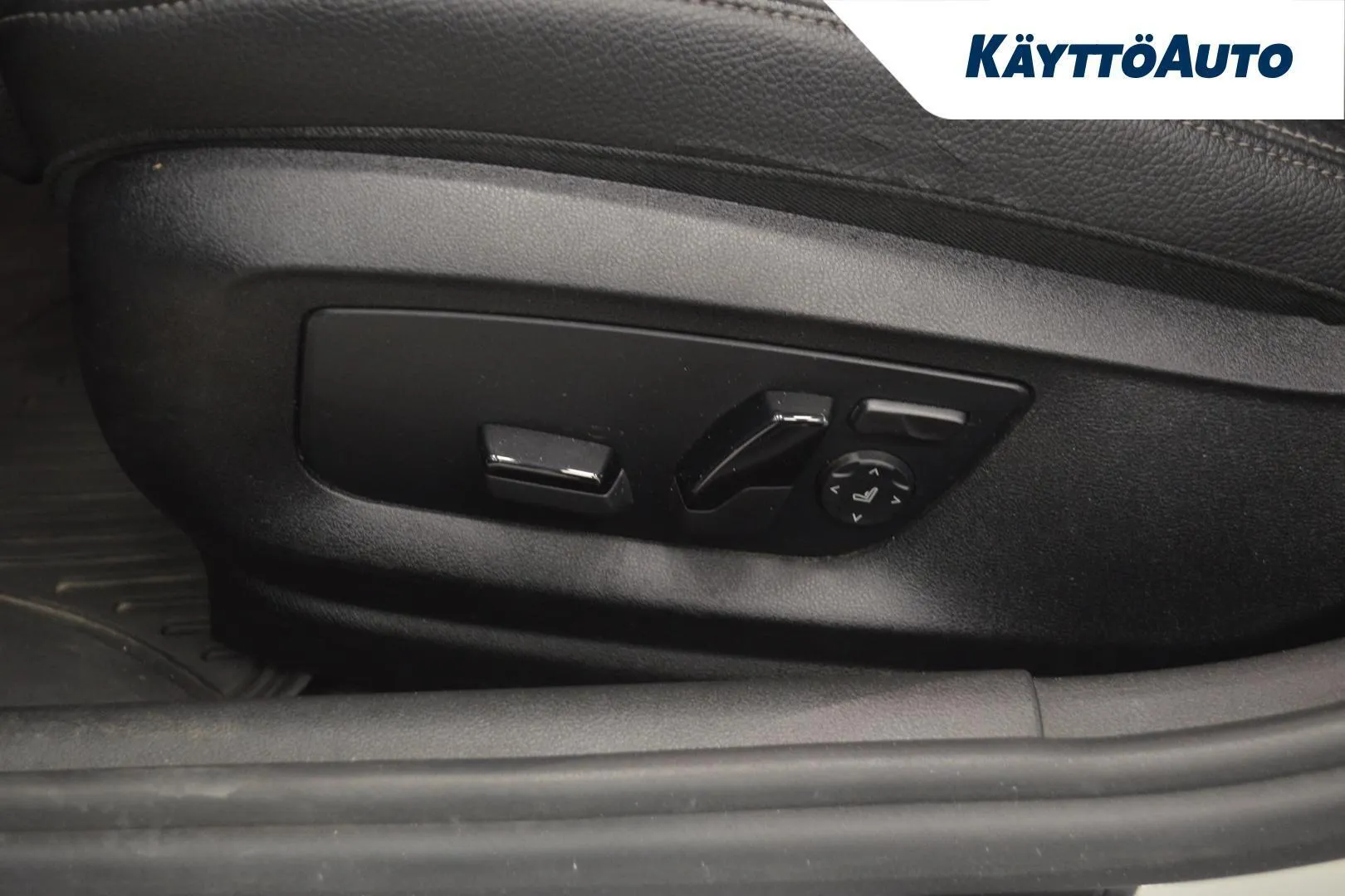 BMW 520 EOT-702 carousel image