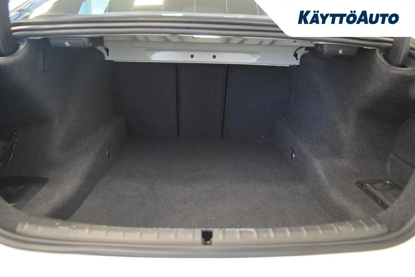 BMW 520 EOT-702 carousel image