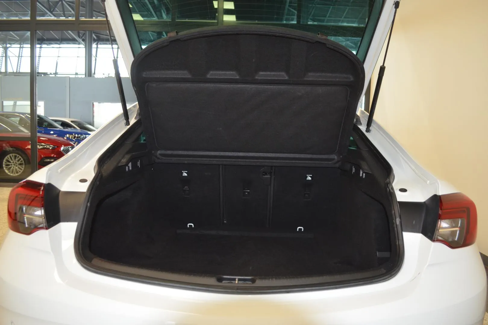 OPEL Insignia JLV-775 carousel image