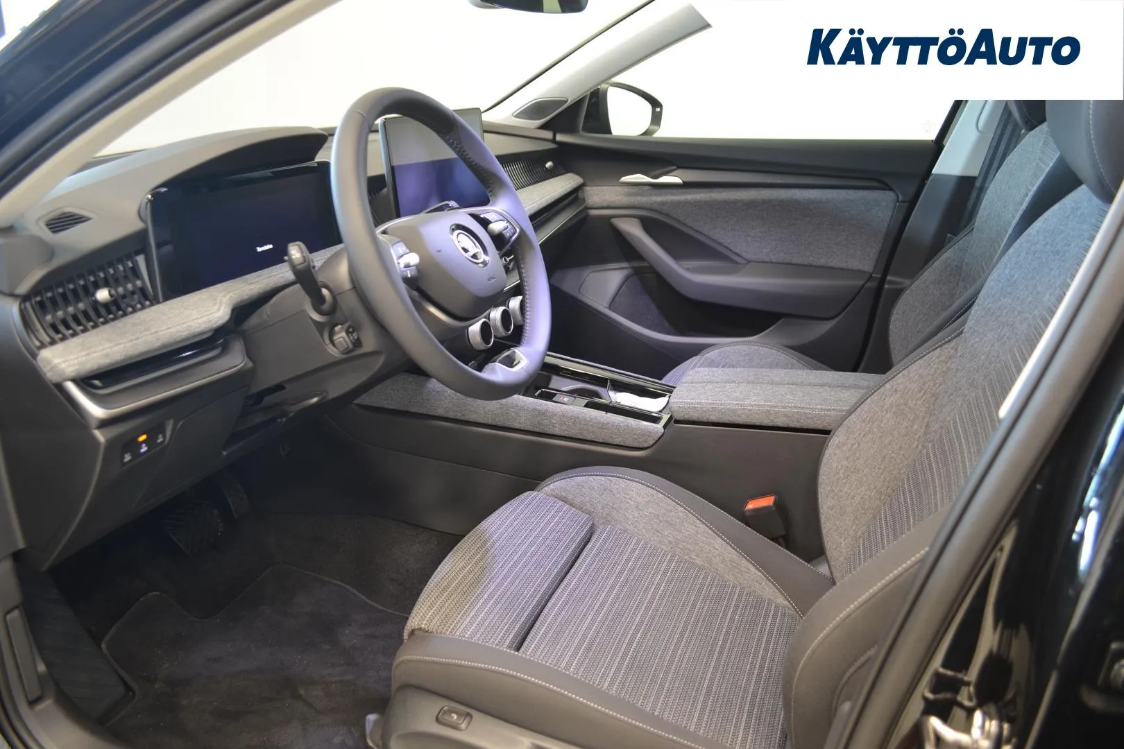 Skoda Superb JNP-707 carousel image