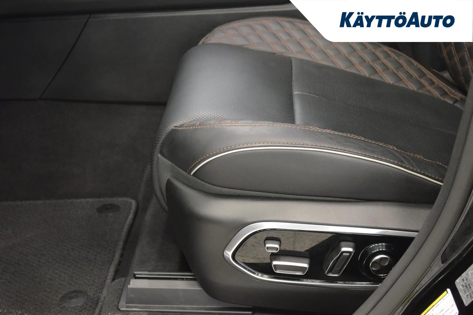 JEEP Grand Cherokee JNN-621 carousel image