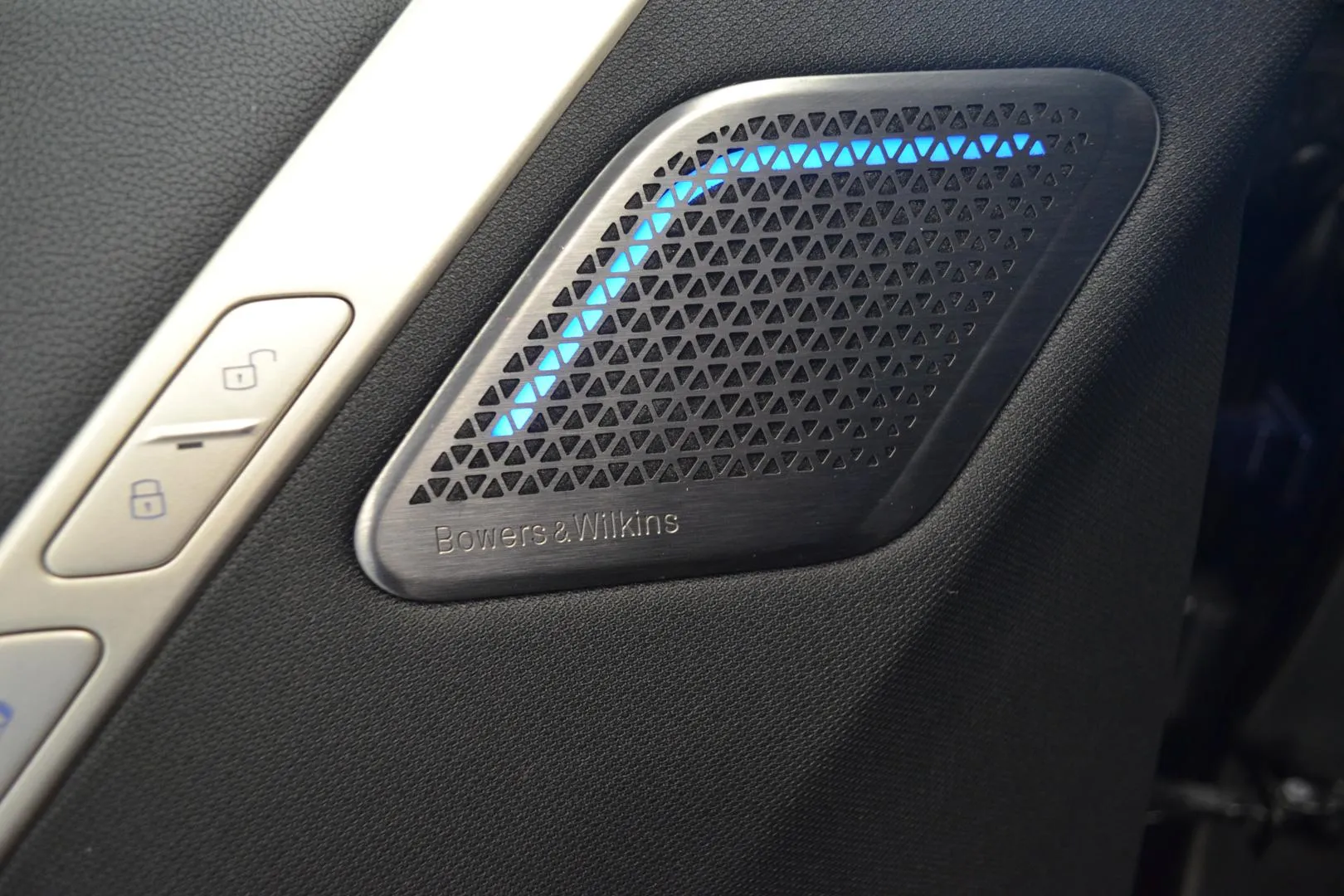 BMW iX YXS-883 carousel image