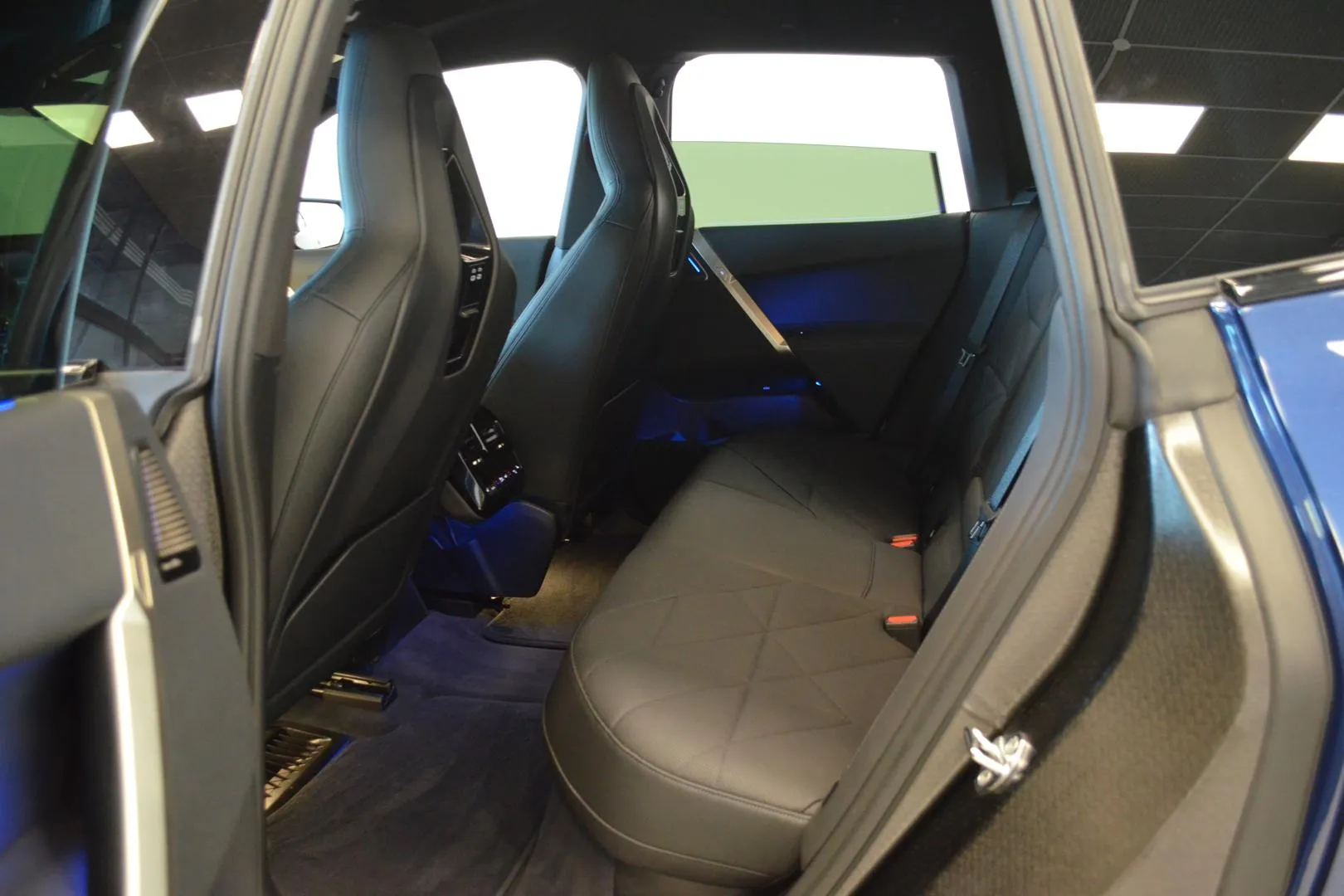 BMW iX YXS-883 carousel image