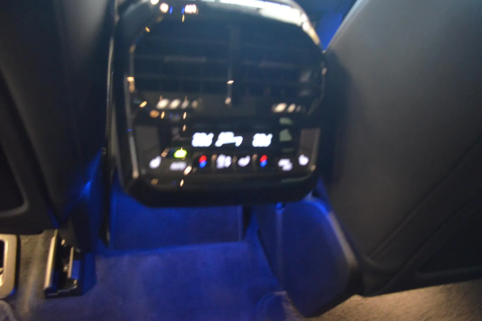 BMW iX YXS-883 carousel image