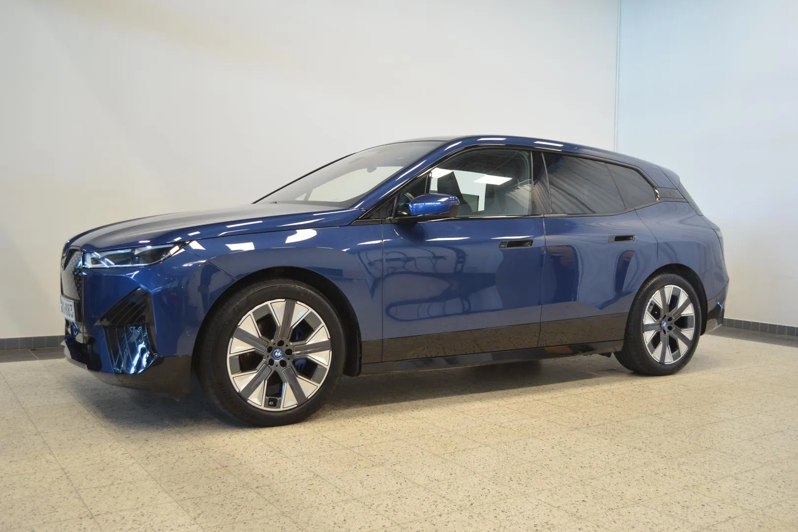 BMW iX YXS-883 carousel image