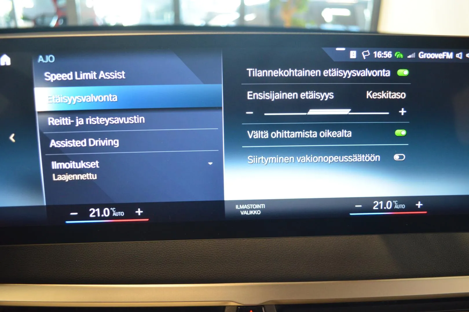 BMW iX YXS-883 carousel image