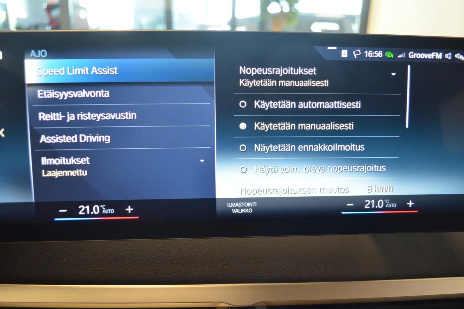 BMW iX YXS-883 carousel image