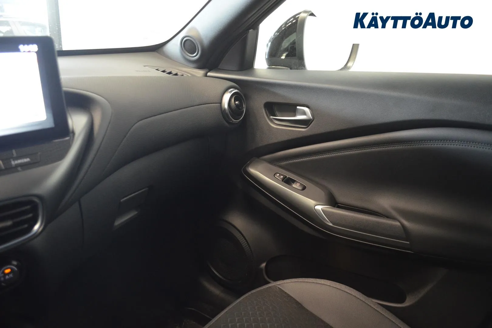 Nissan Juke RXE-739 carousel image