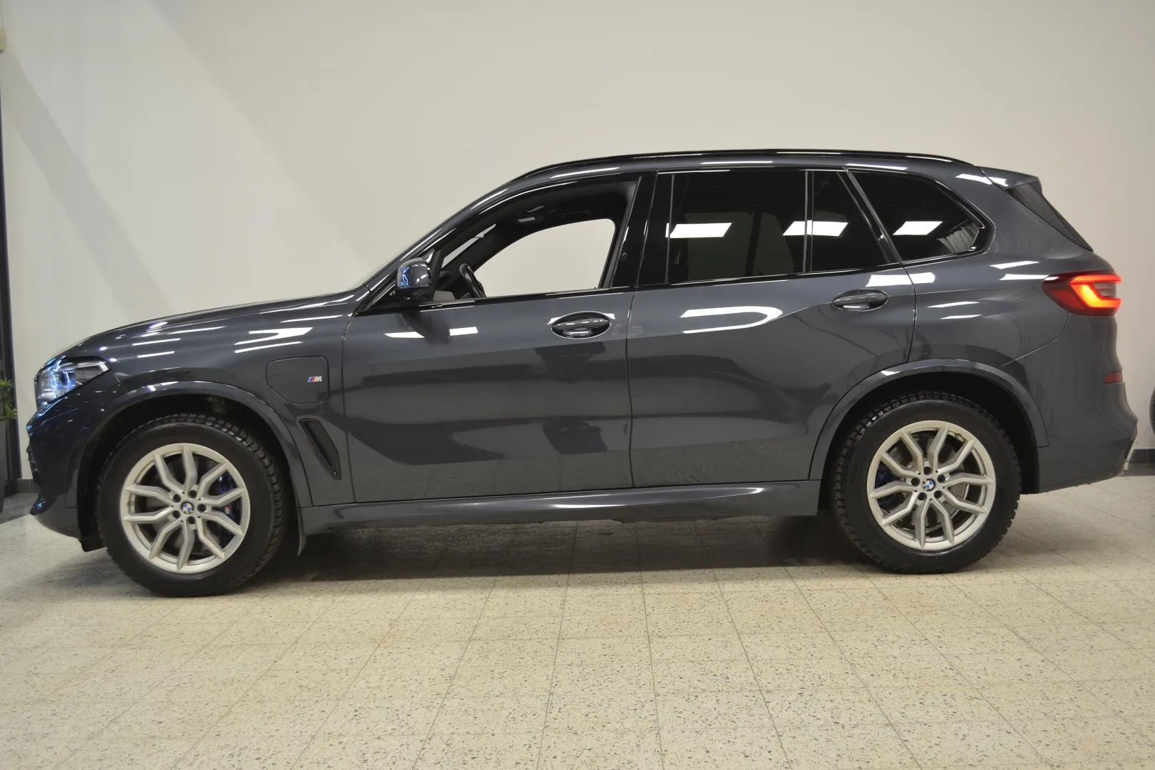 BMW X5 XRZ-864 carousel image