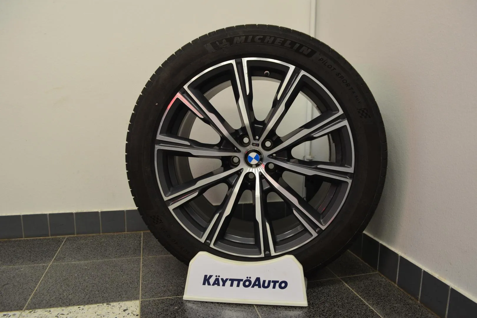 BMW X5 XRZ-864 carousel image