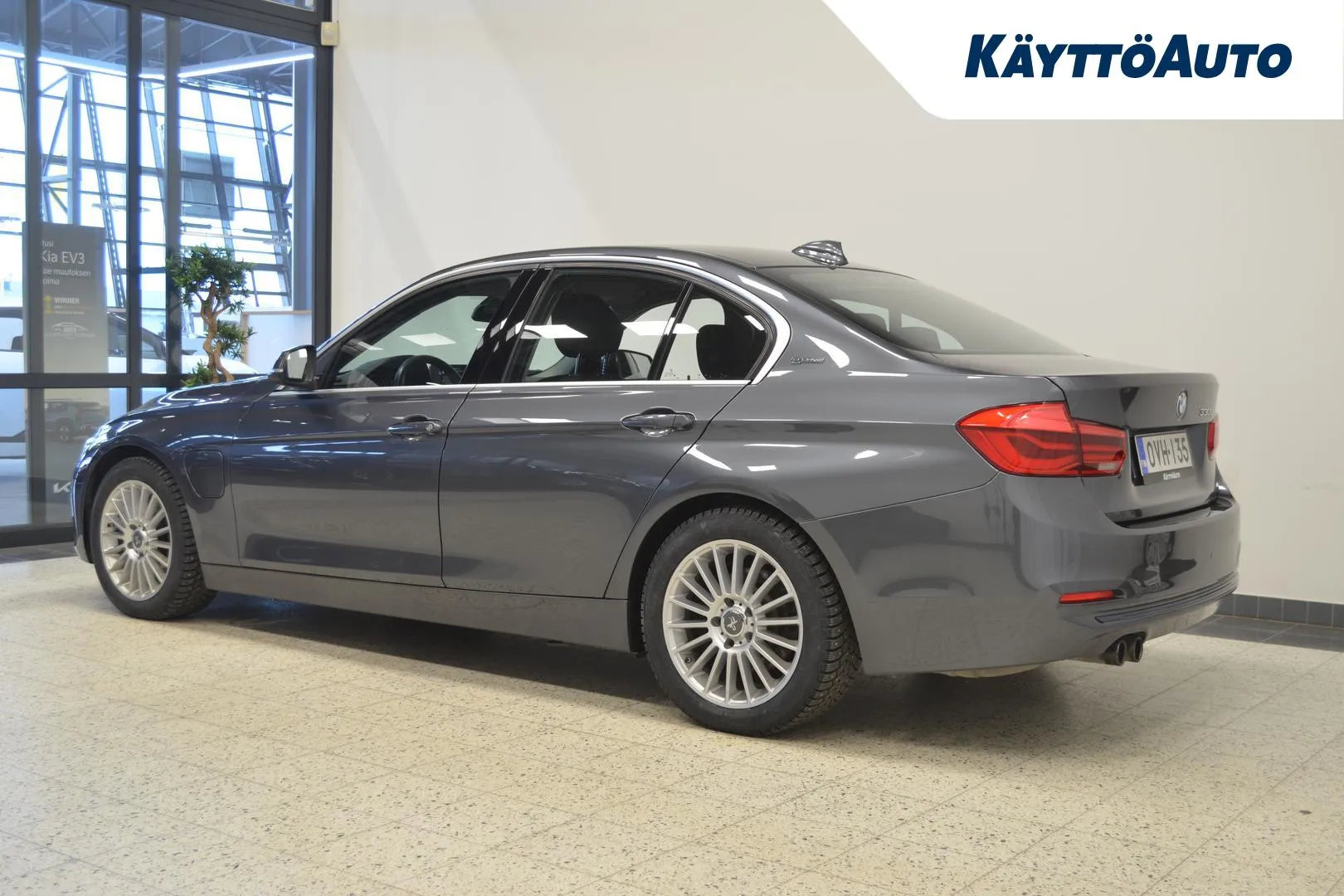 BMW 330 OVH-135 carousel image