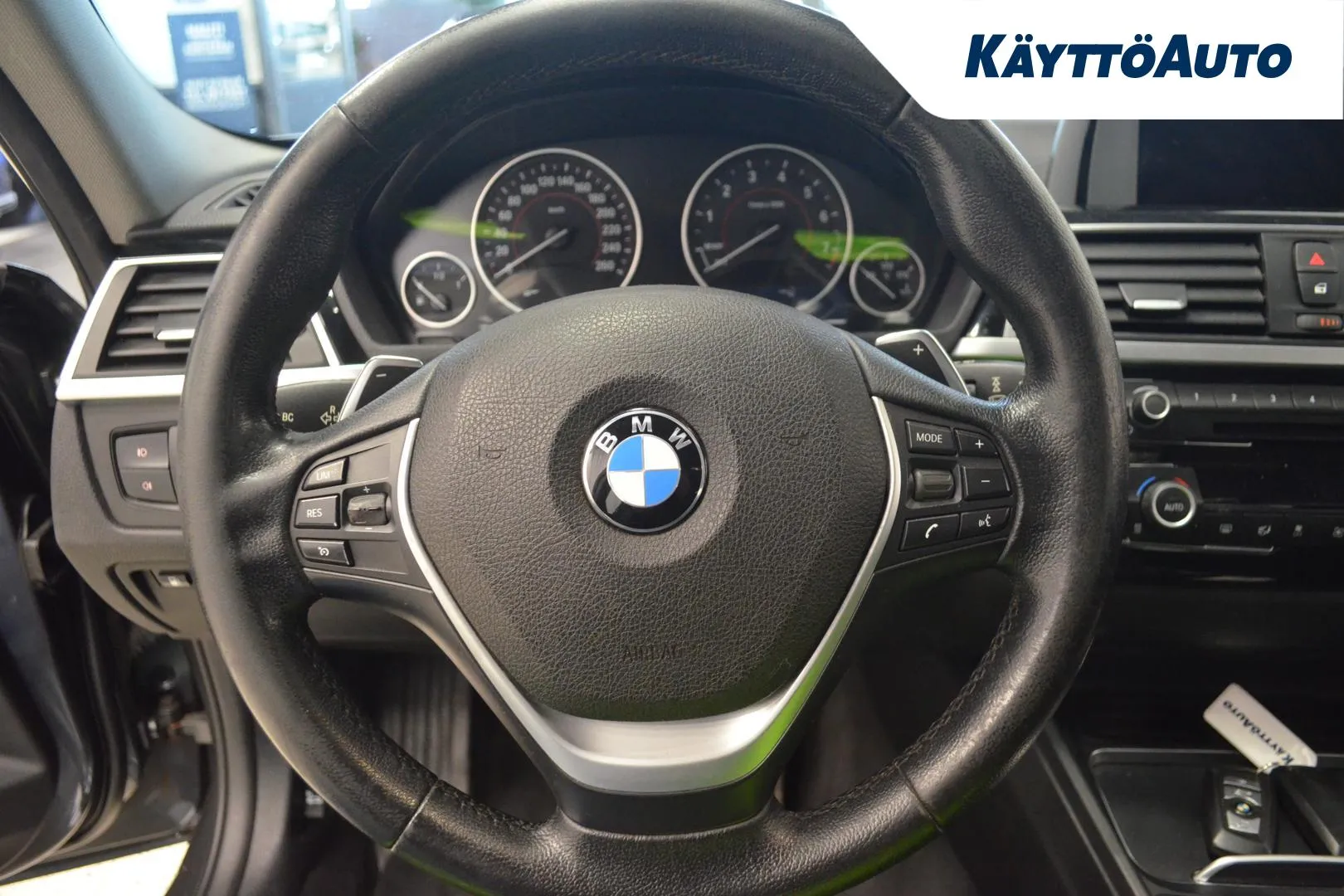 BMW 330 OVH-135 carousel image