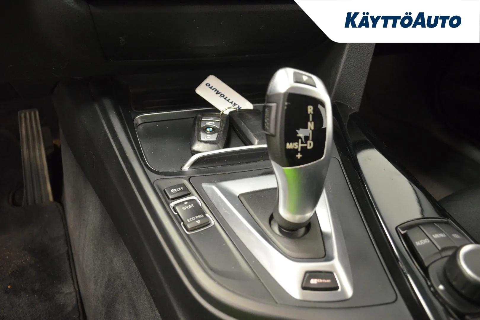 BMW 330 OVH-135 carousel image