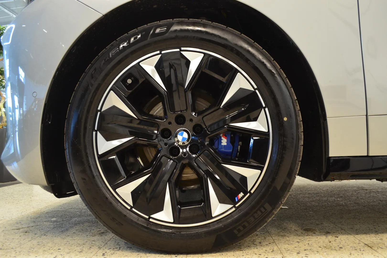 BMW iX JOK-690 carousel image