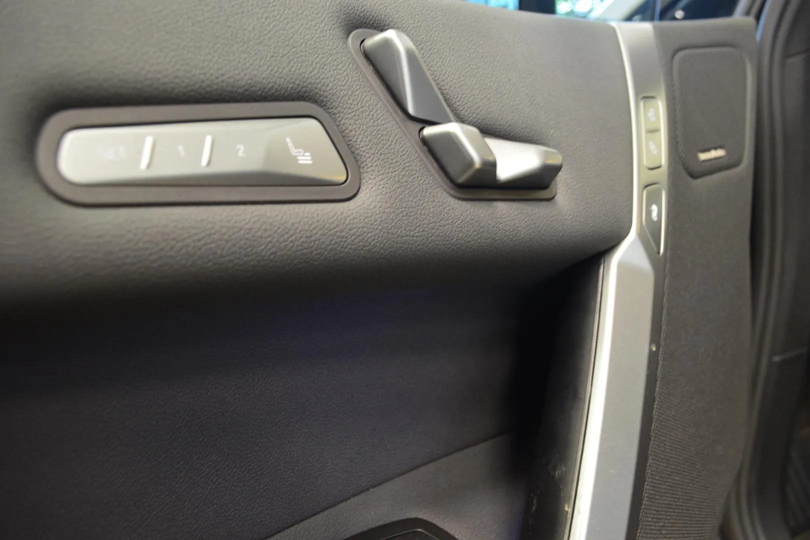 BMW iX JOK-690 carousel image