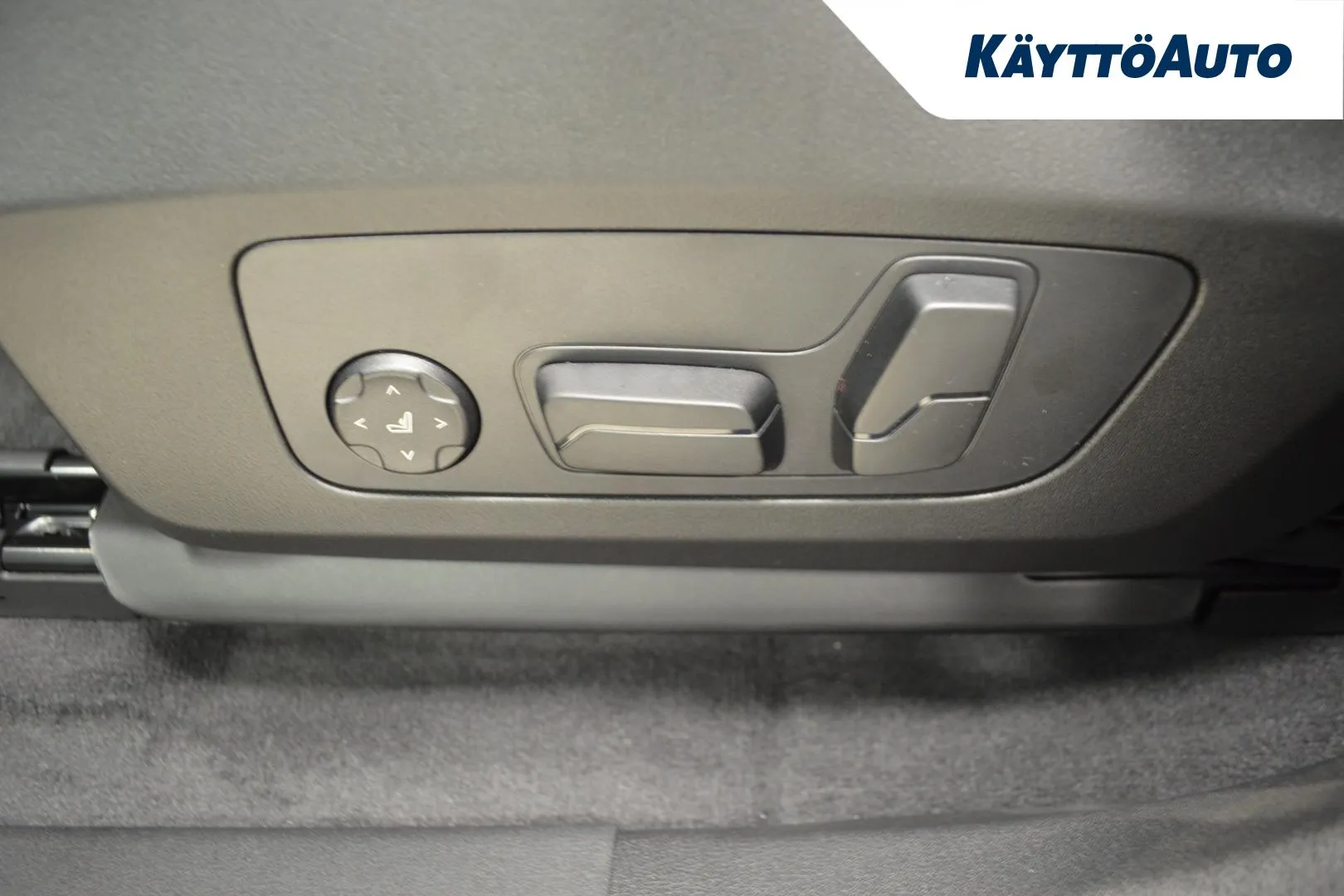 BMW iX1 LTL-101 carousel image