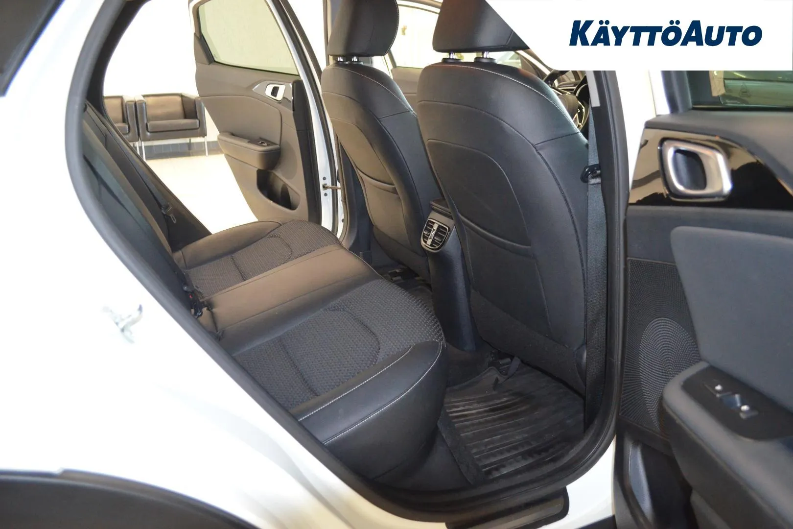 KIA XCeed IPH-857 carousel image