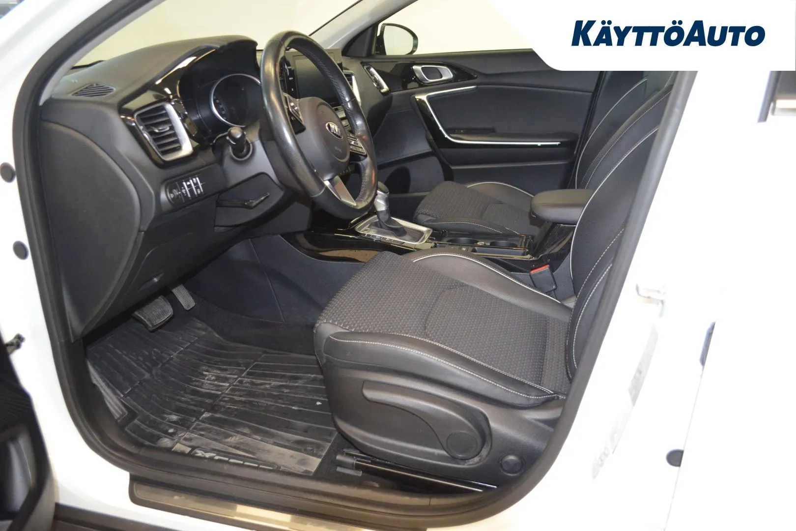 KIA XCeed IPH-857 carousel image