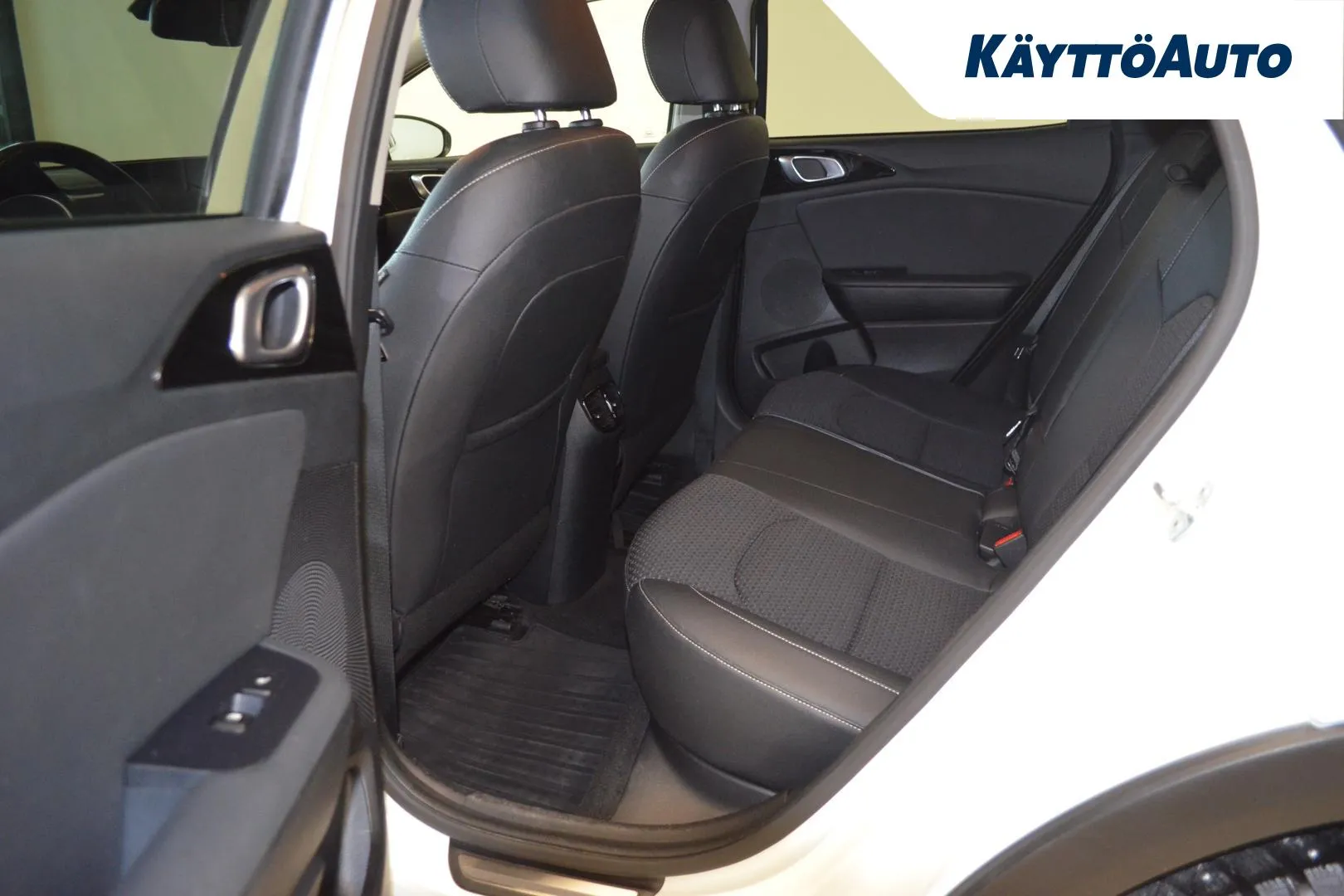 KIA XCeed IPH-857 carousel image