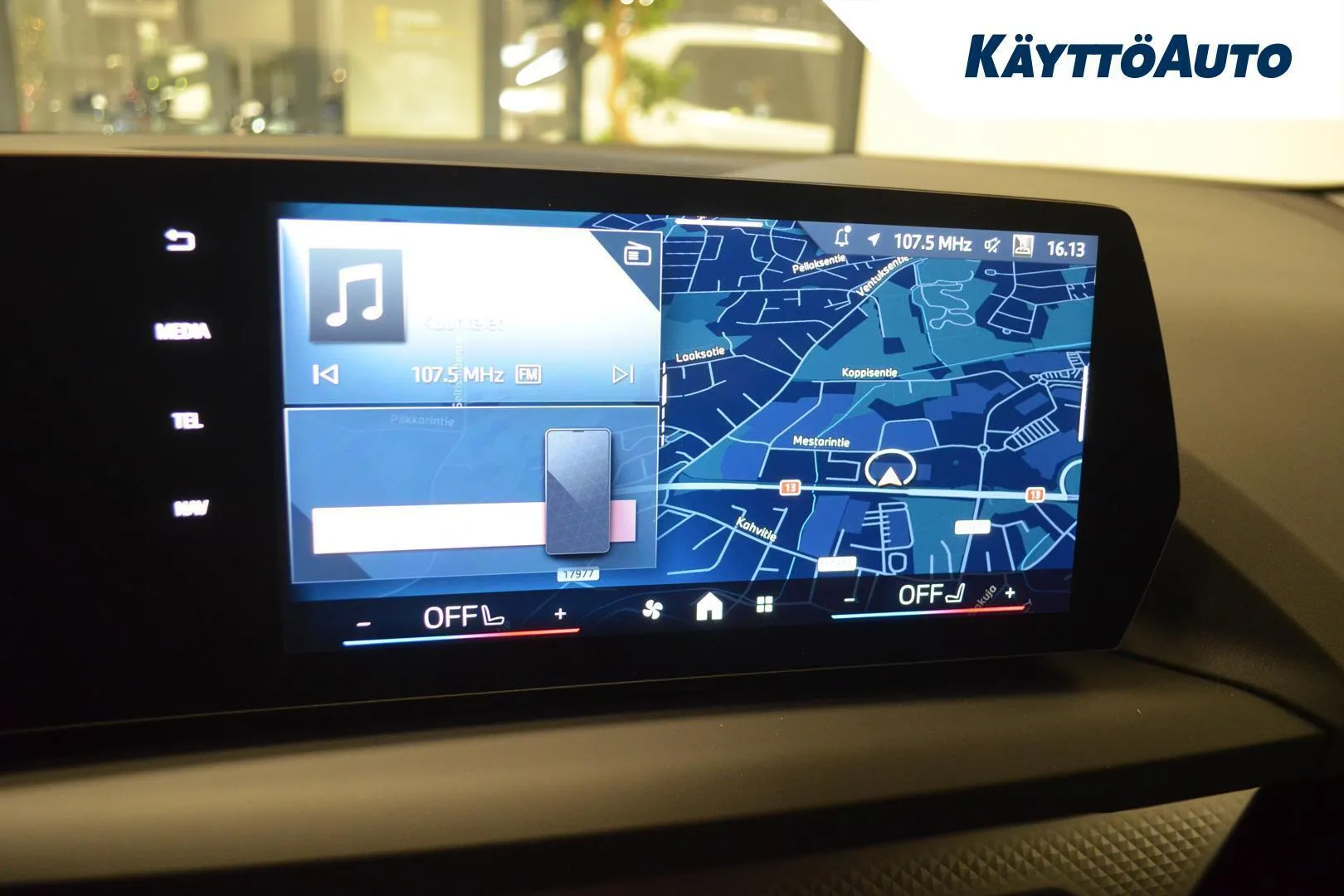 BMW 120 LTP-735 carousel image