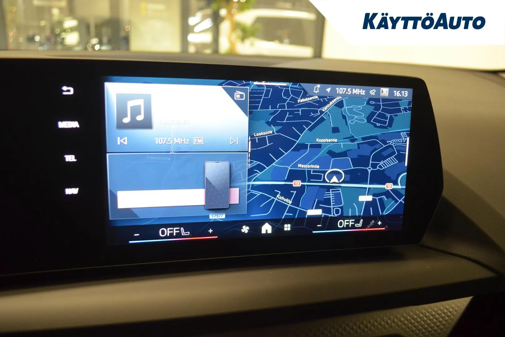 BMW 120 LTP-735 carousel image