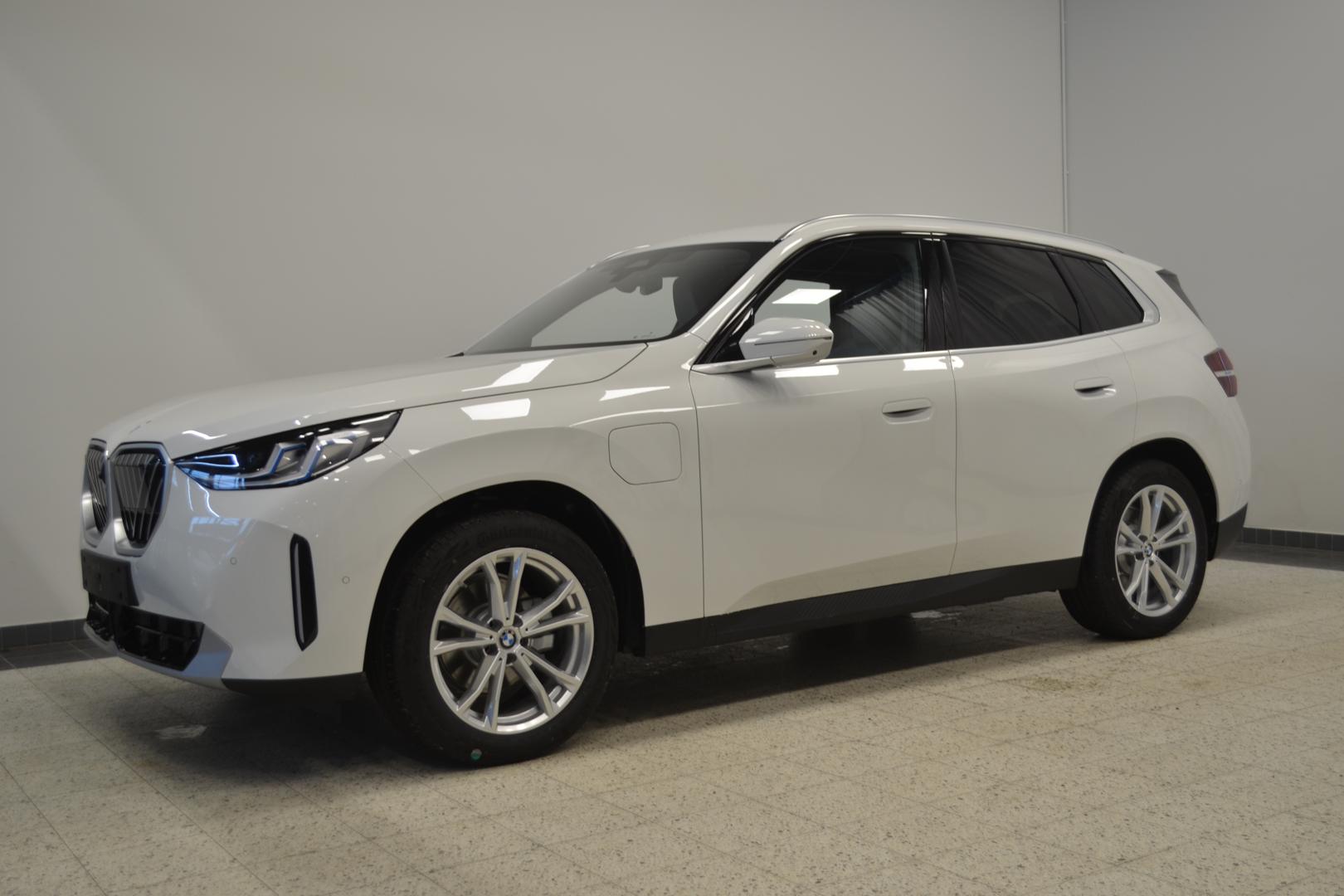 BMW X3 G45 30e xDrive A Charged Edition 2026, kuva 2/27