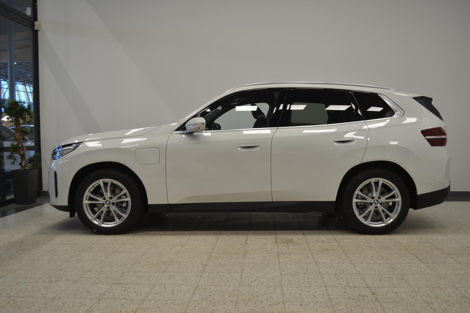 BMW X3 G45 30e xDrive A Charged Edition 2026, kuva 3/27