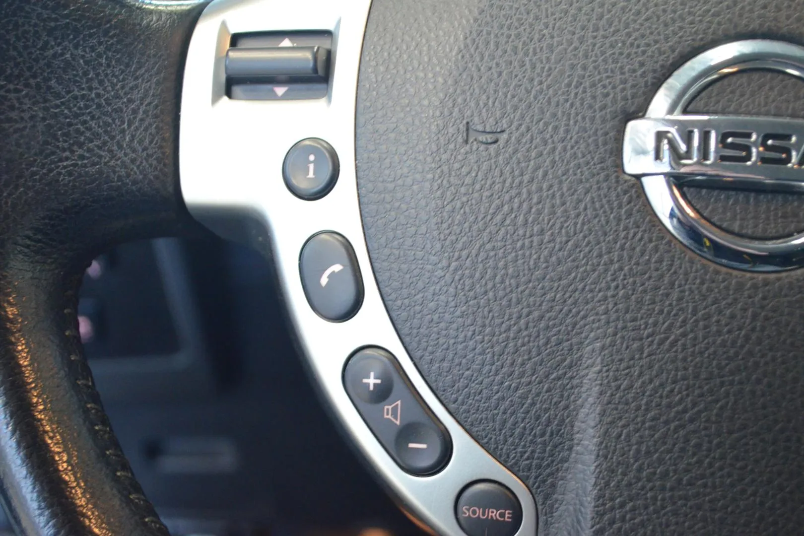 NISSAN Qashqai KPU-492 carousel image