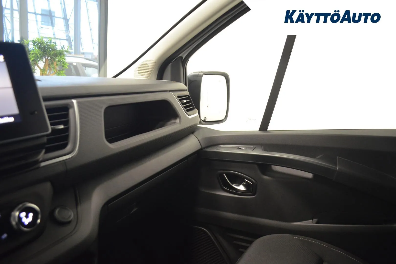 Nissan Primastar SRS-129 carousel image