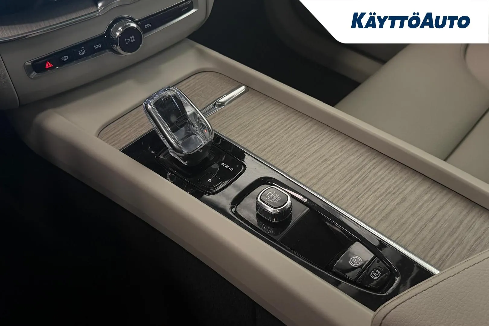 VOLVO XC60 XRL-957 carousel image