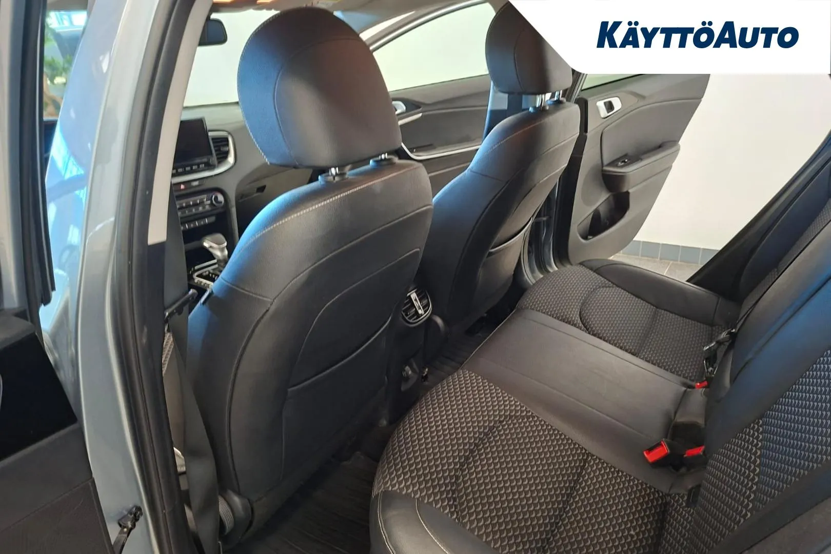 KIA Ceed OZE-414 carousel image