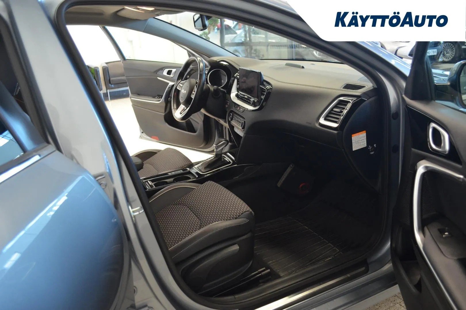 KIA Ceed OZE-414 carousel image