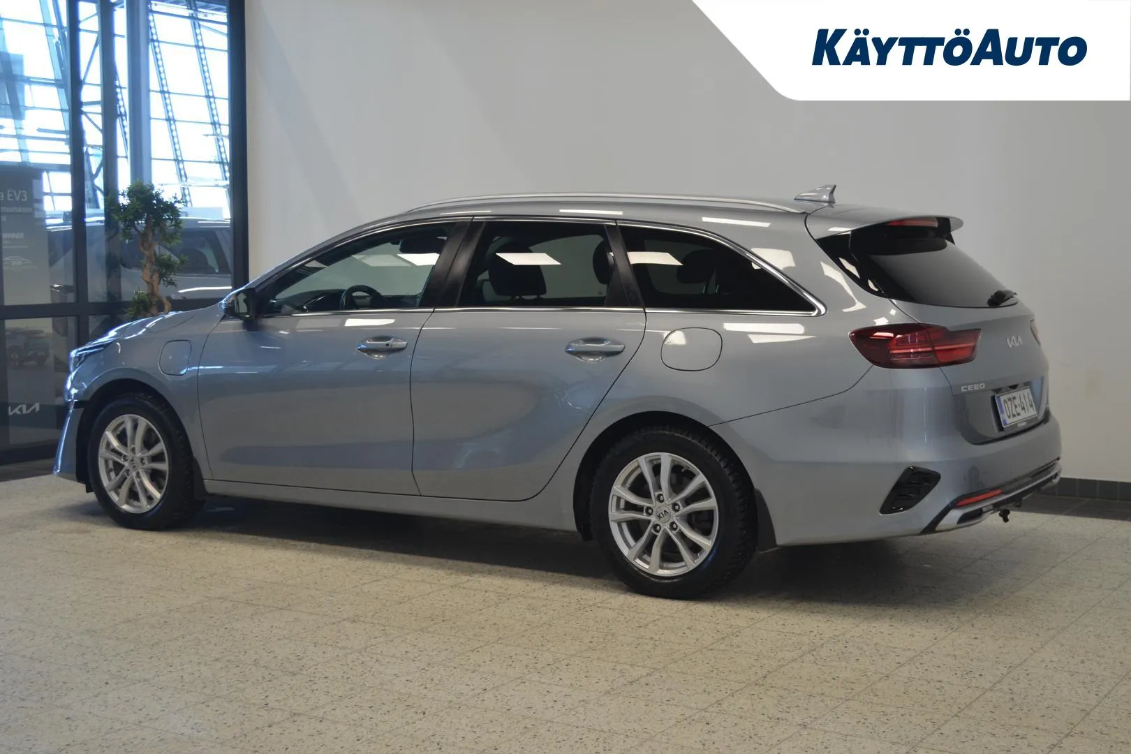 KIA Ceed OZE-414 carousel image