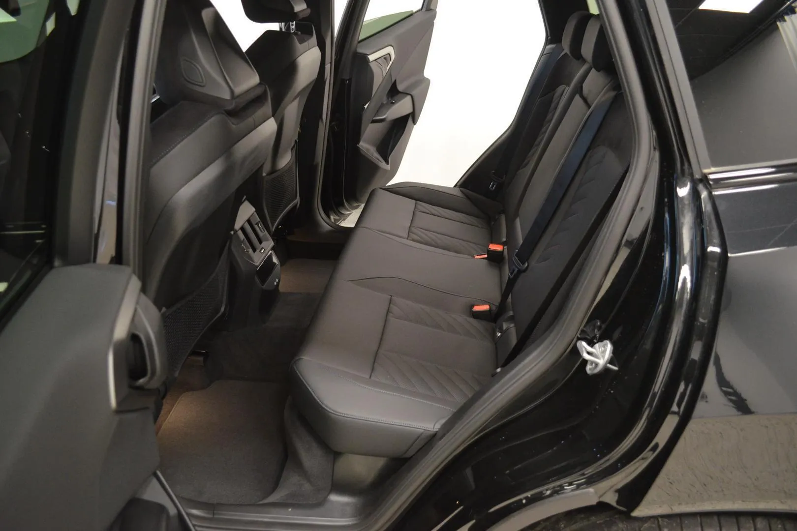 BMW X3 CSL-266 carousel image