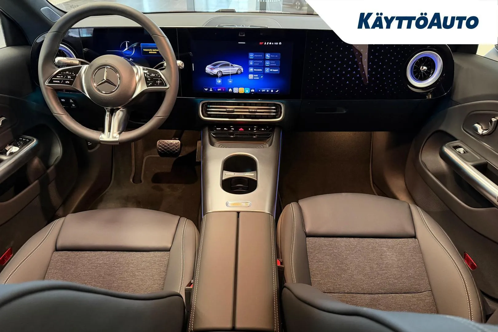 Mercedes-Benz CLA YMJ-377 carousel image