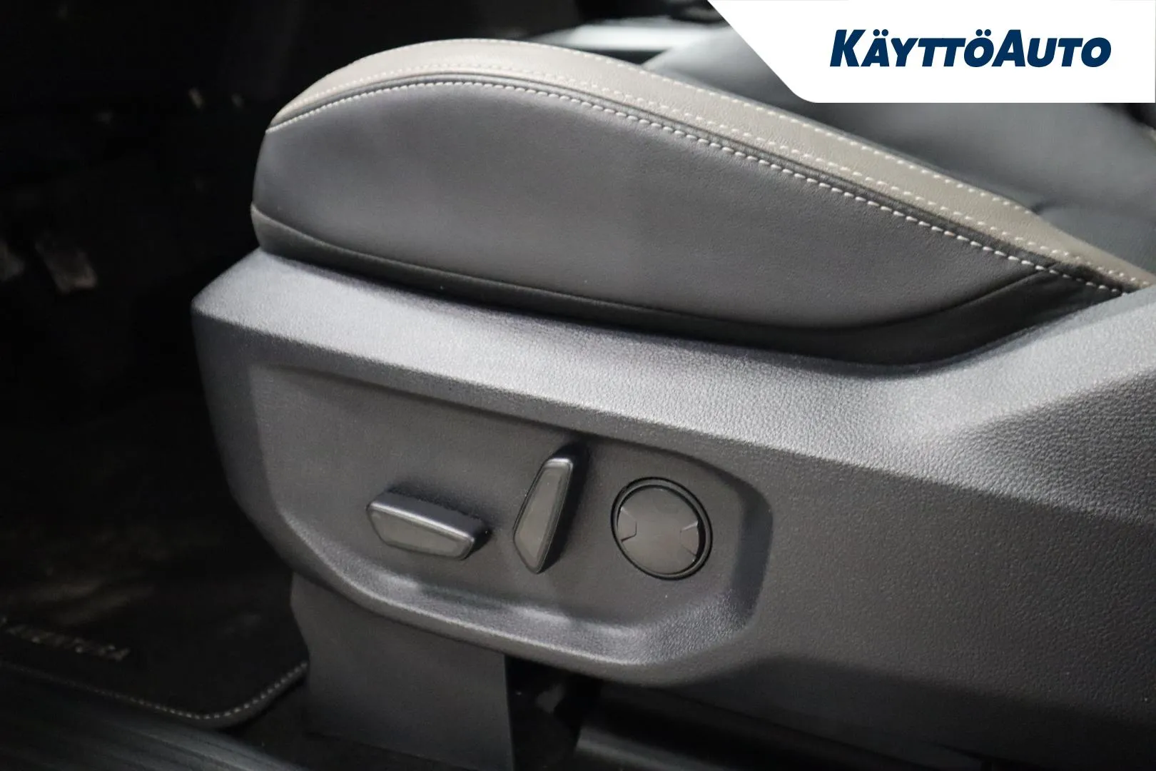 Volkswagen Amarok RXL-199 carousel image