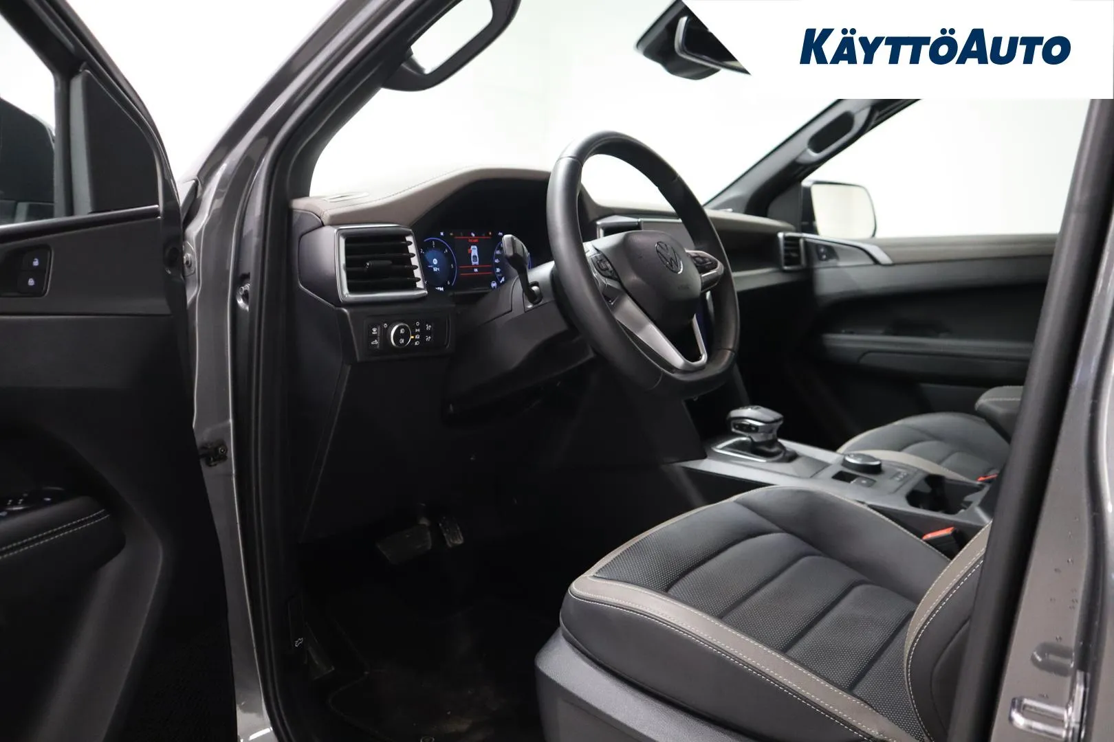 Volkswagen Amarok RXL-199 carousel image