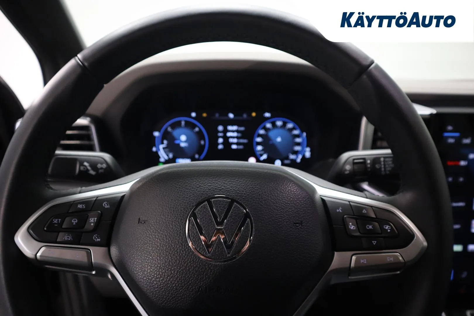 Volkswagen Amarok RXL-199 carousel image