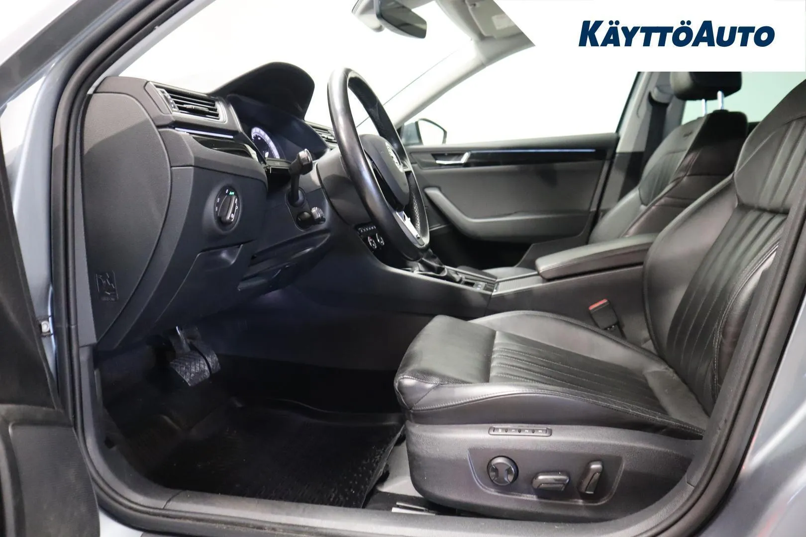 Skoda Superb XPO-396 carousel image