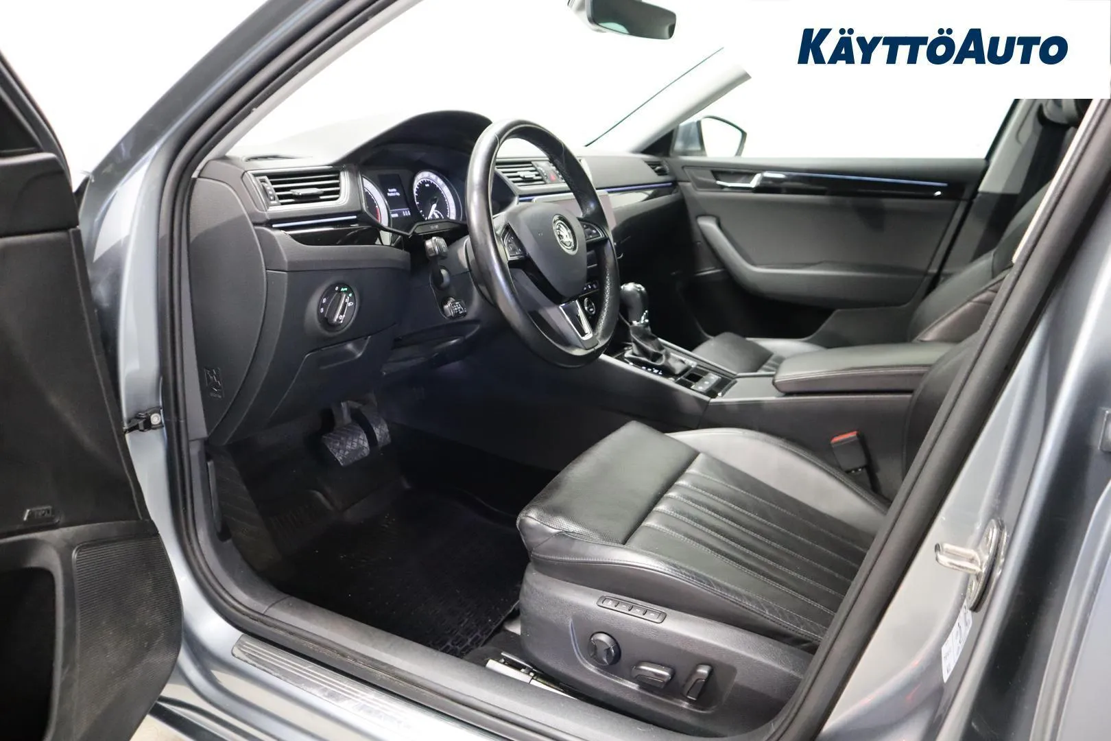 Skoda Superb XPO-396 carousel image