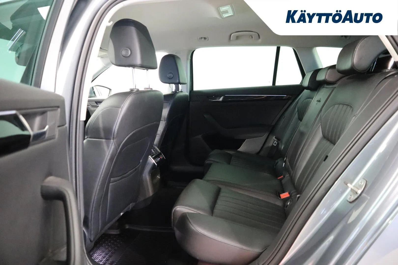 Skoda Superb XPO-396 carousel image