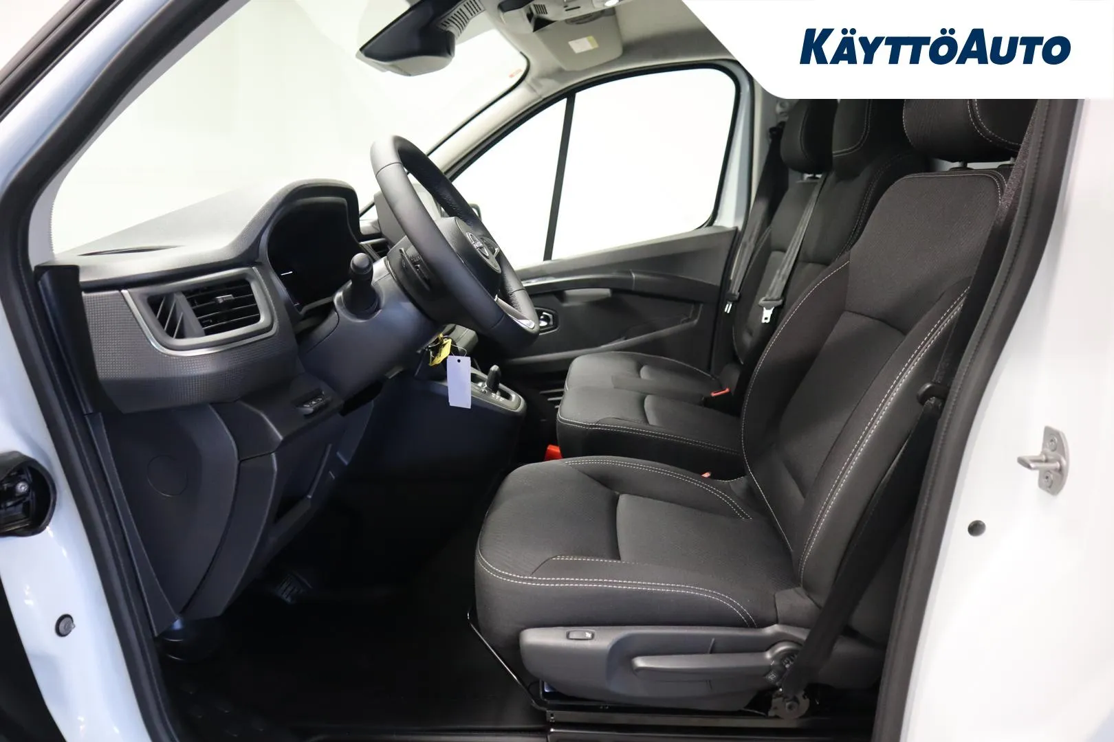 Nissan Primastar XUZ-232 carousel image