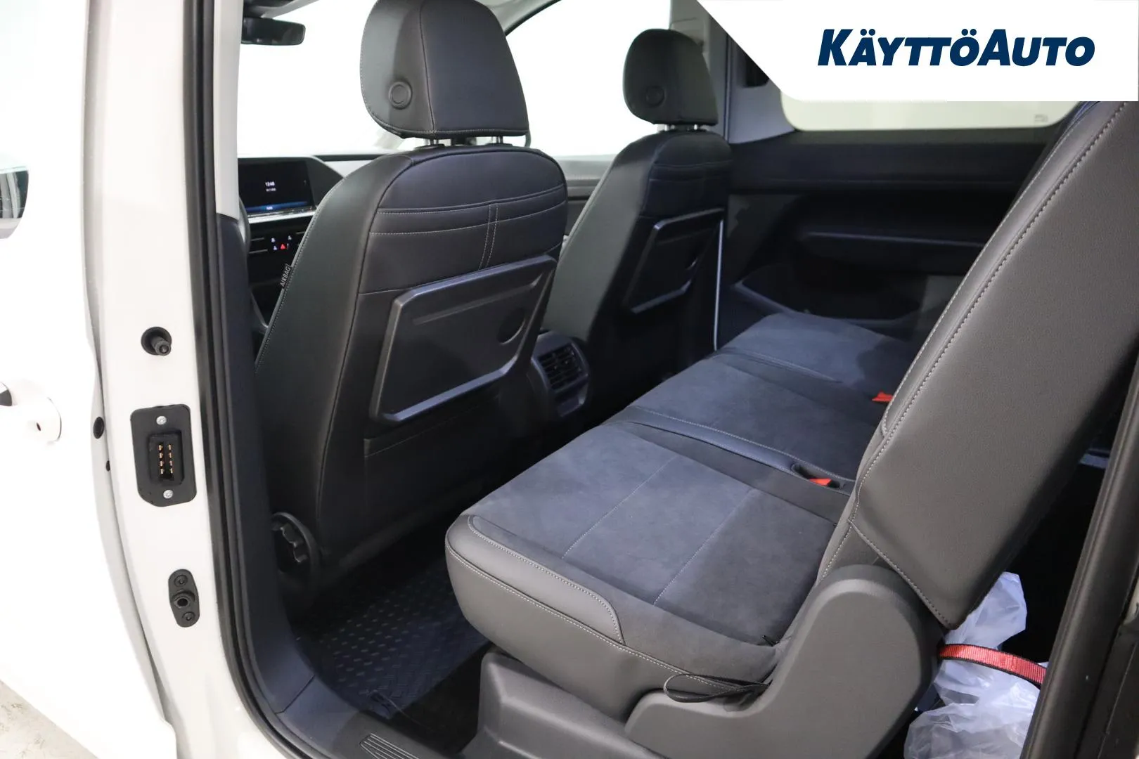 Volkswagen Caddy Maxi ZPS-827 carousel image