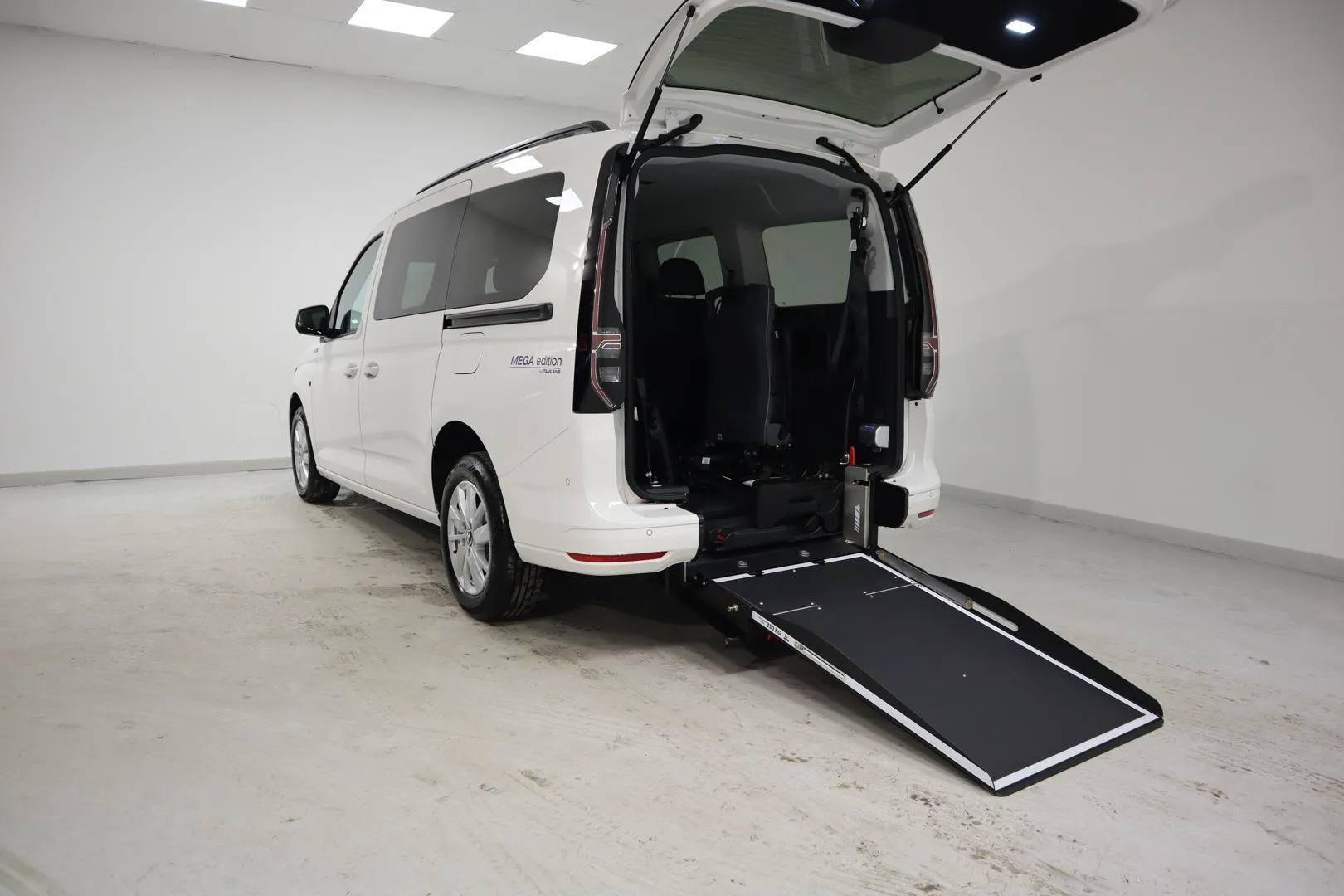 Volkswagen Caddy Maxi ZPS-827 carousel image