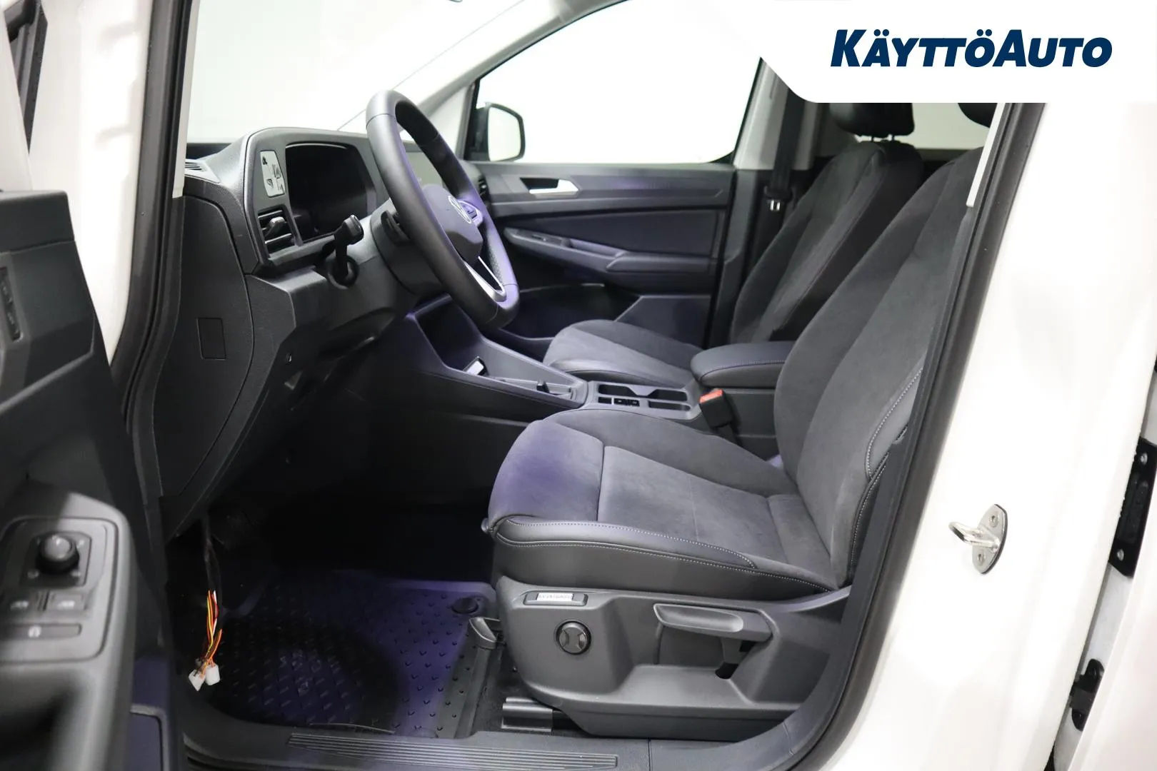 Volkswagen Caddy Maxi ZPS-827 carousel image