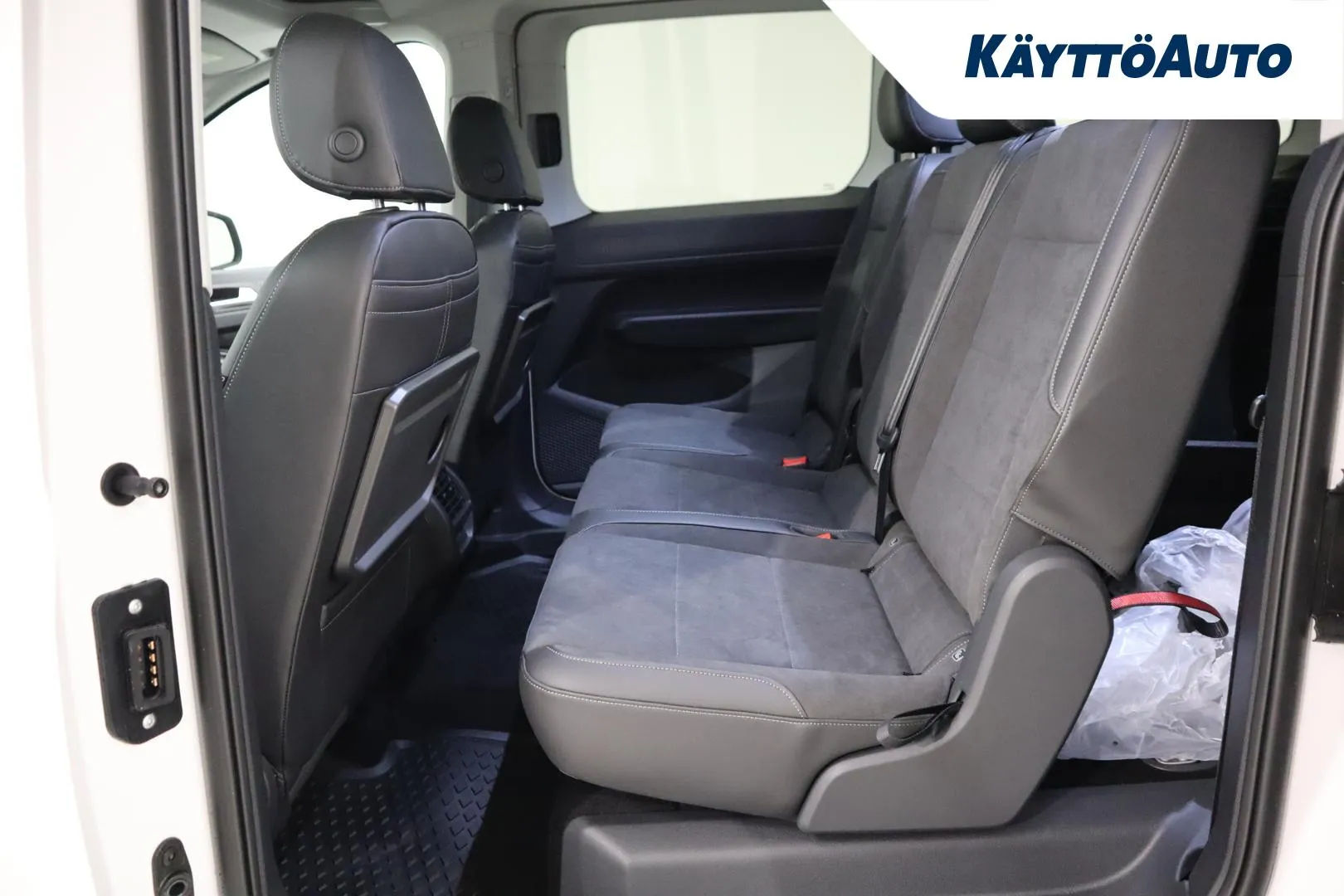 Volkswagen Caddy Maxi ZPS-827 carousel image