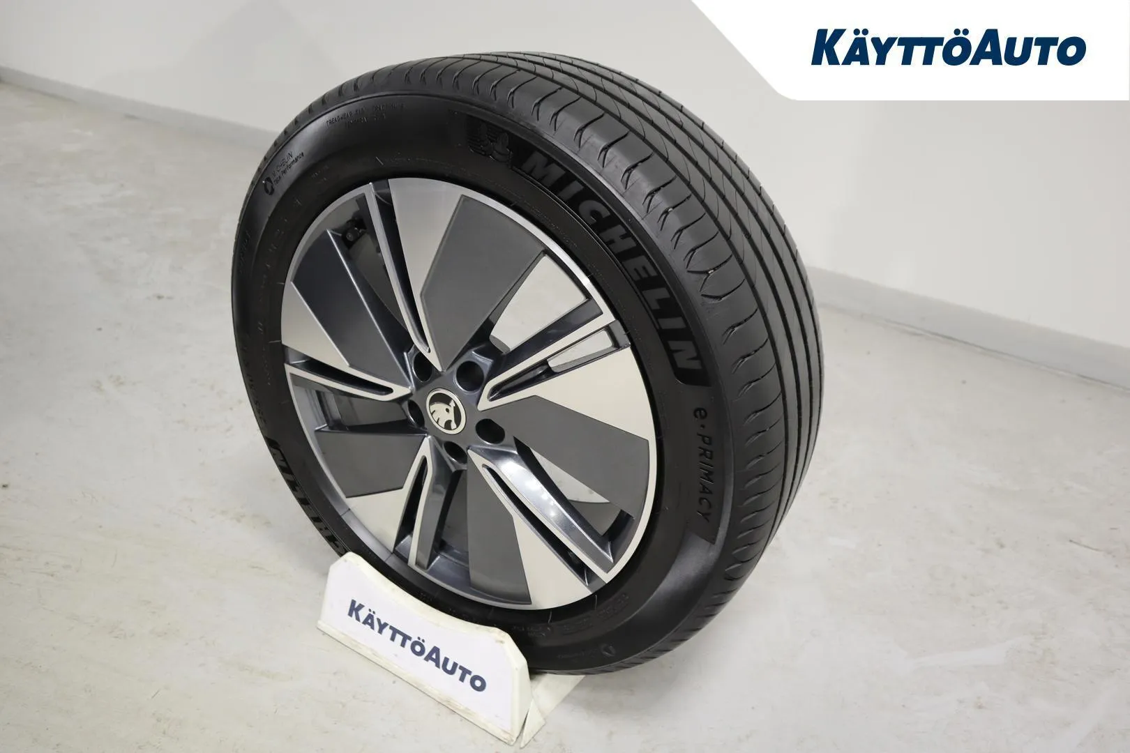 Skoda Enyaq LSE-183 carousel image