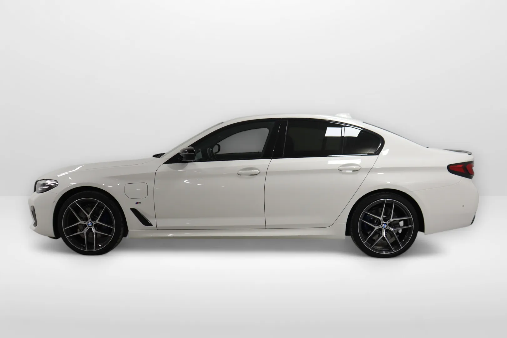 BMW 530 KUA-749 carousel image